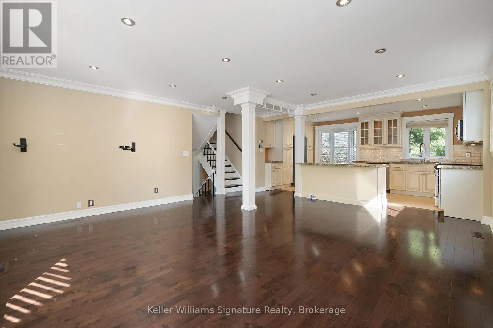 713 MULLIN WAY