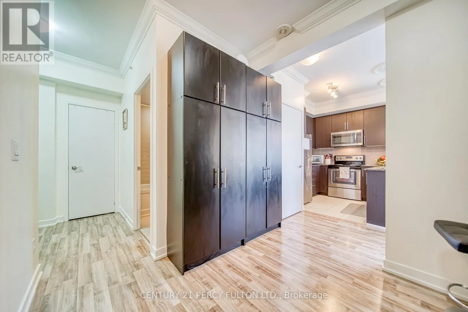 902 - 840 QUEENS PLATE DRIVE