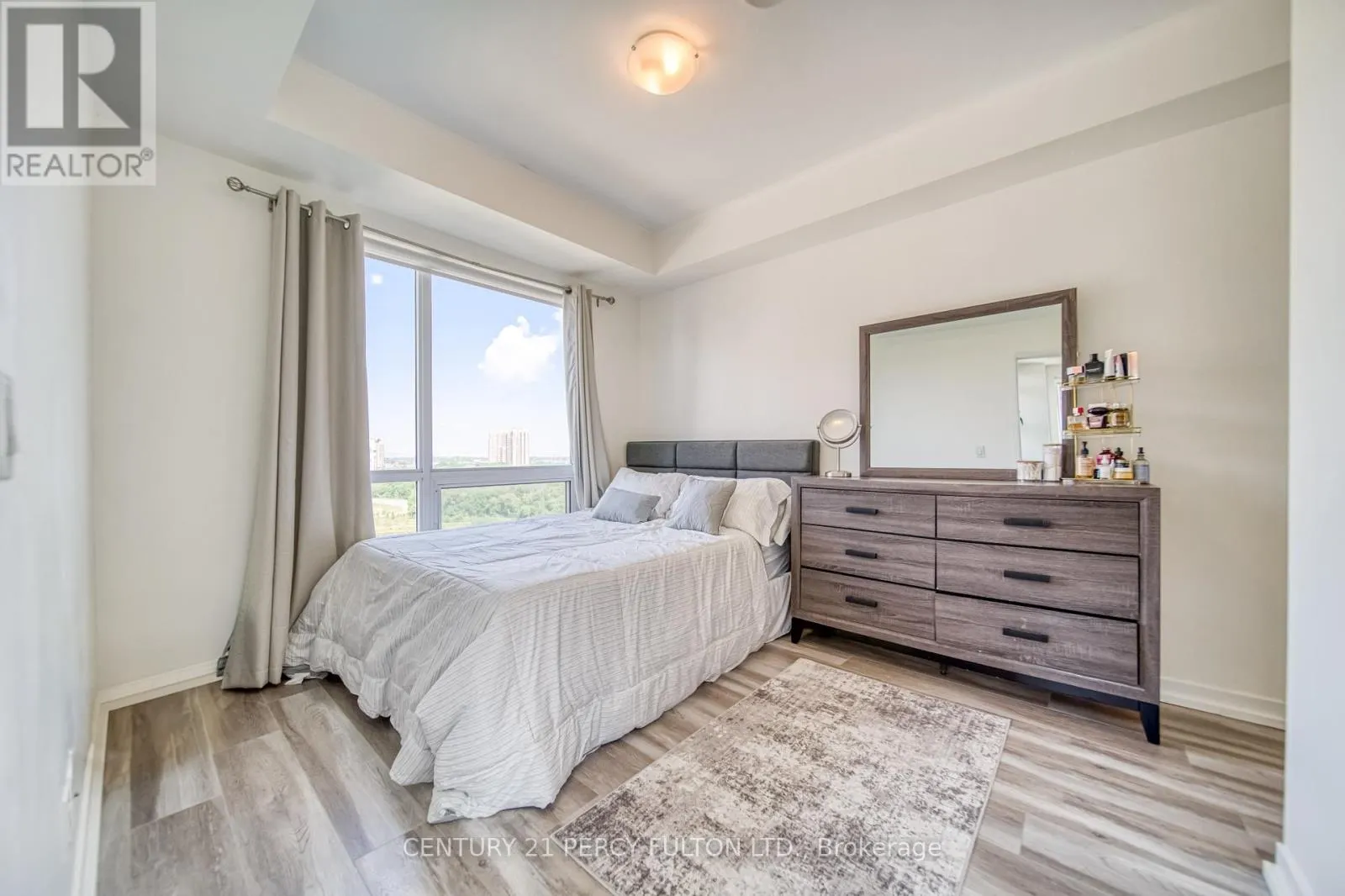 902 - 840 QUEENS PLATE DRIVE