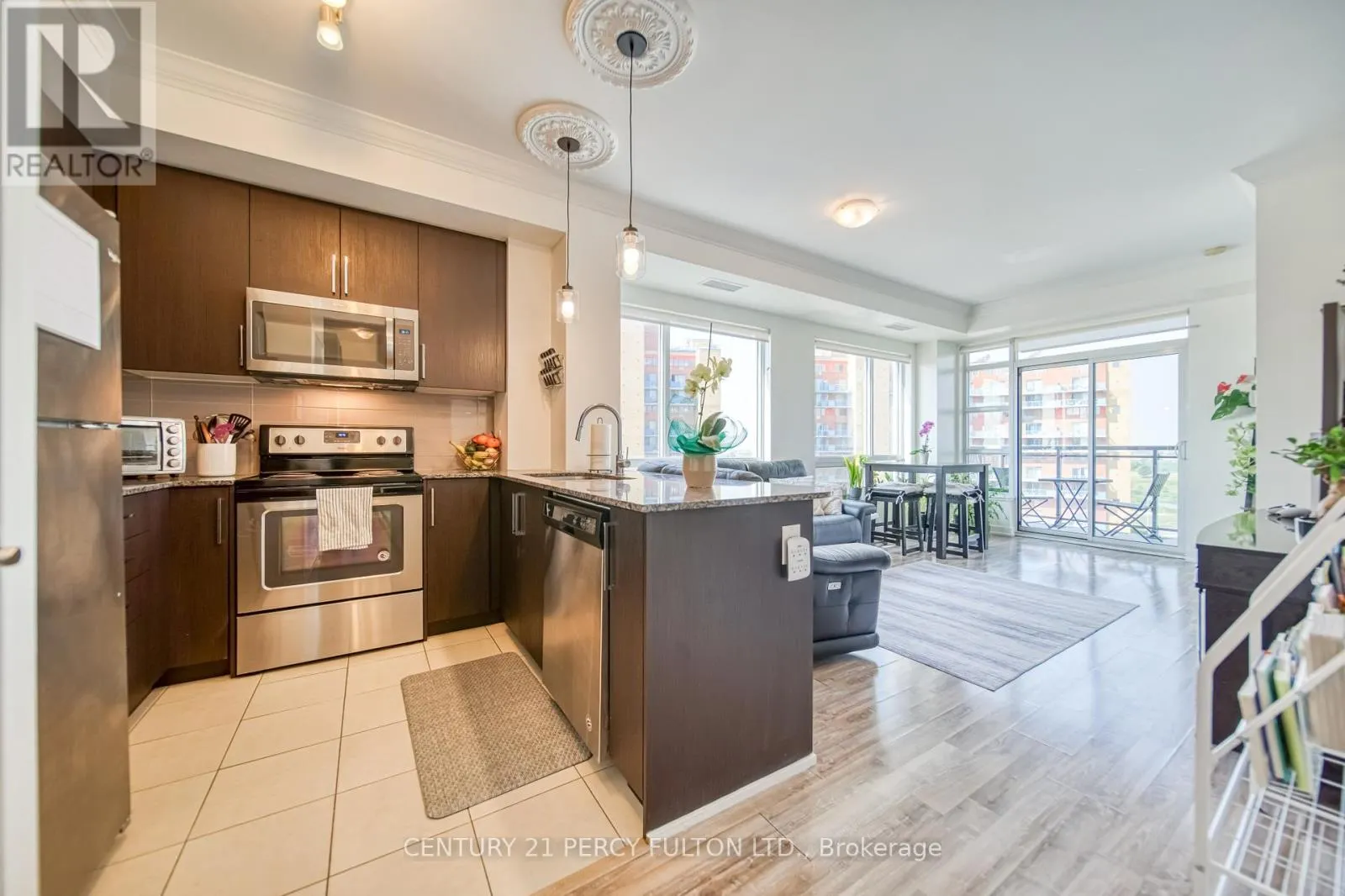 902 - 840 QUEENS PLATE DRIVE