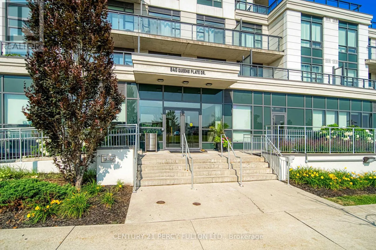 902 - 840 QUEENS PLATE DRIVE