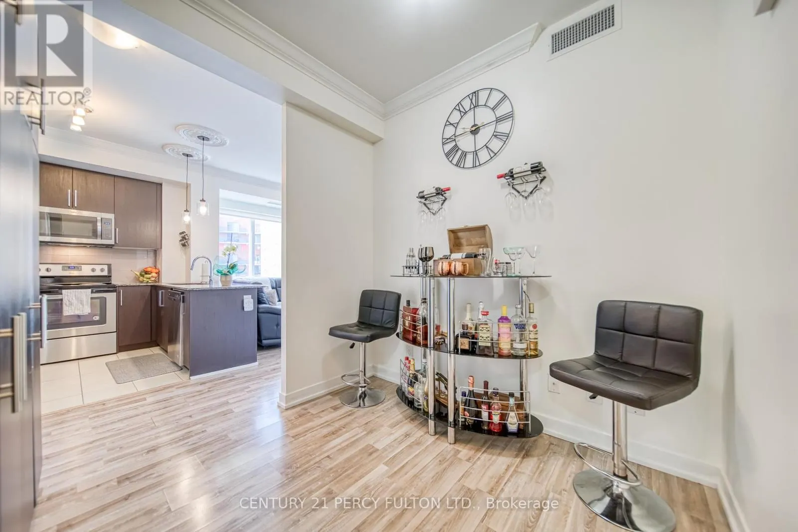 902 - 840 QUEENS PLATE DRIVE