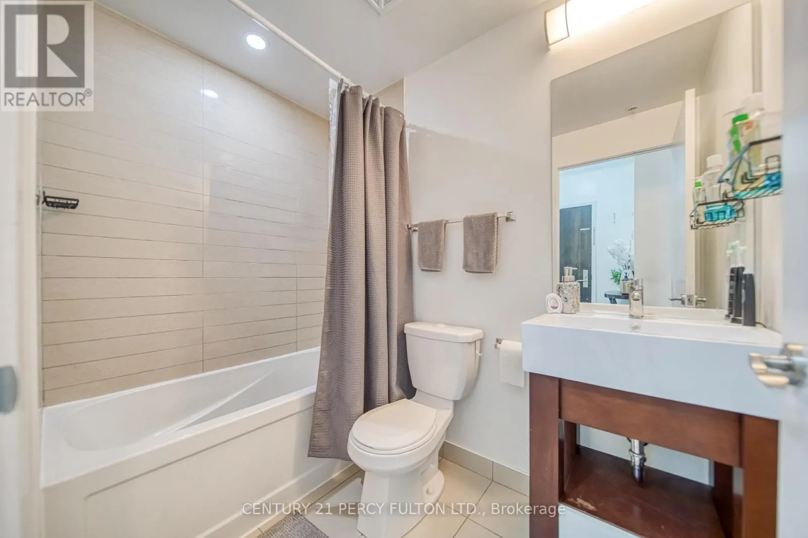 902 - 840 QUEENS PLATE DRIVE