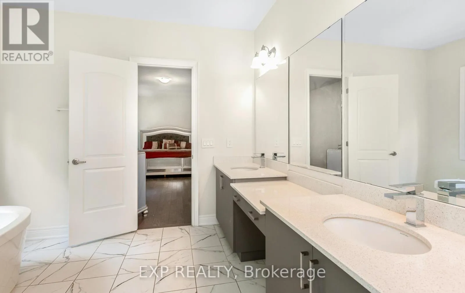 32 DAISY MEADOW CRESCENT