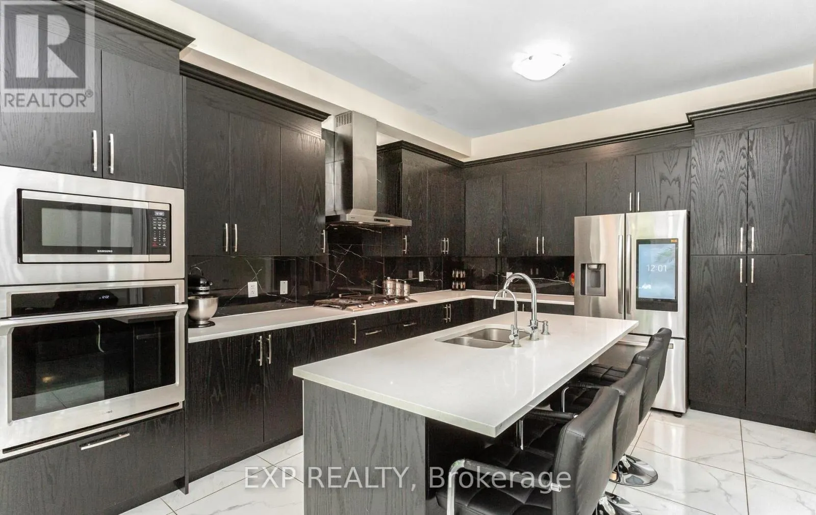 32 DAISY MEADOW CRESCENT