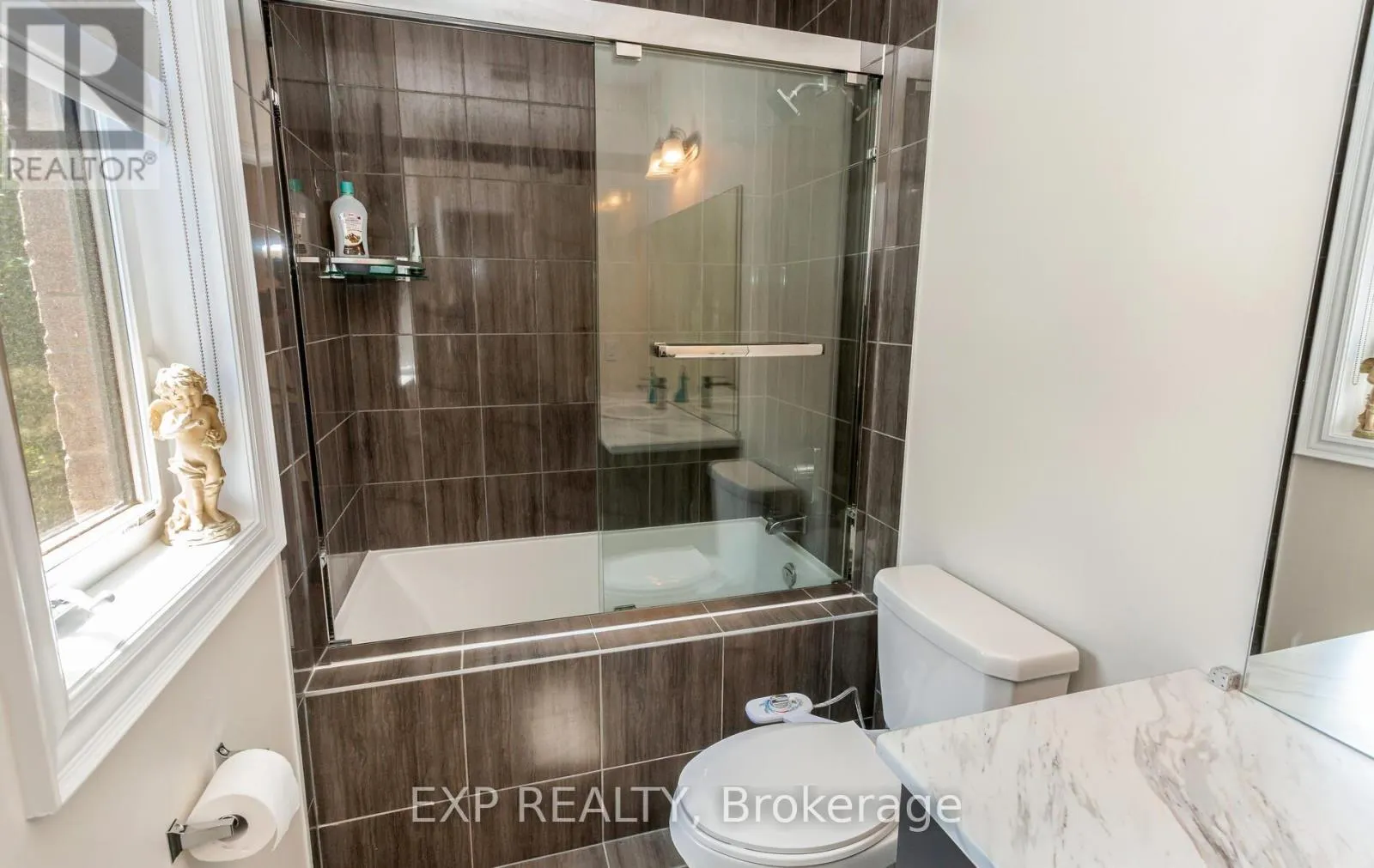 32 DAISY MEADOW CRESCENT