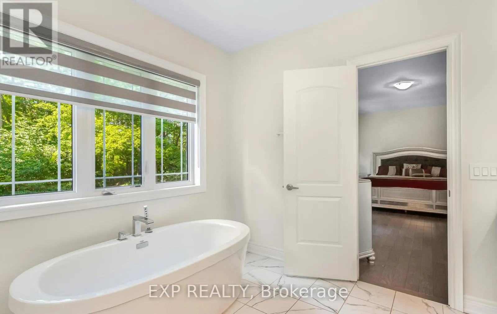 32 DAISY MEADOW CRESCENT