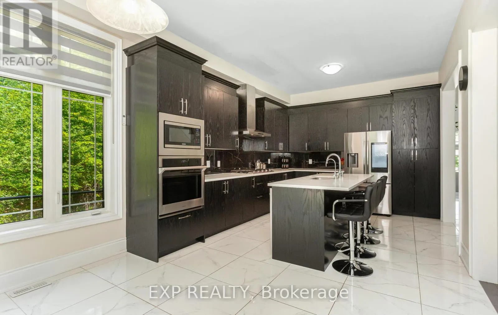 32 DAISY MEADOW CRESCENT
