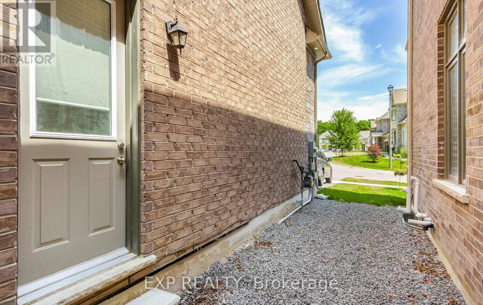 32 DAISY MEADOW CRESCENT