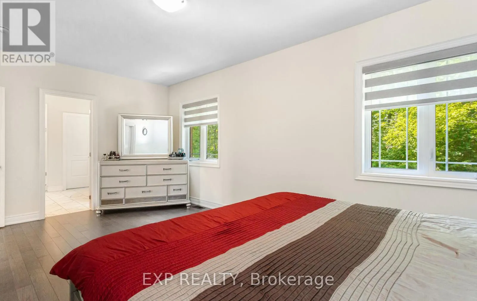 32 DAISY MEADOW CRESCENT
