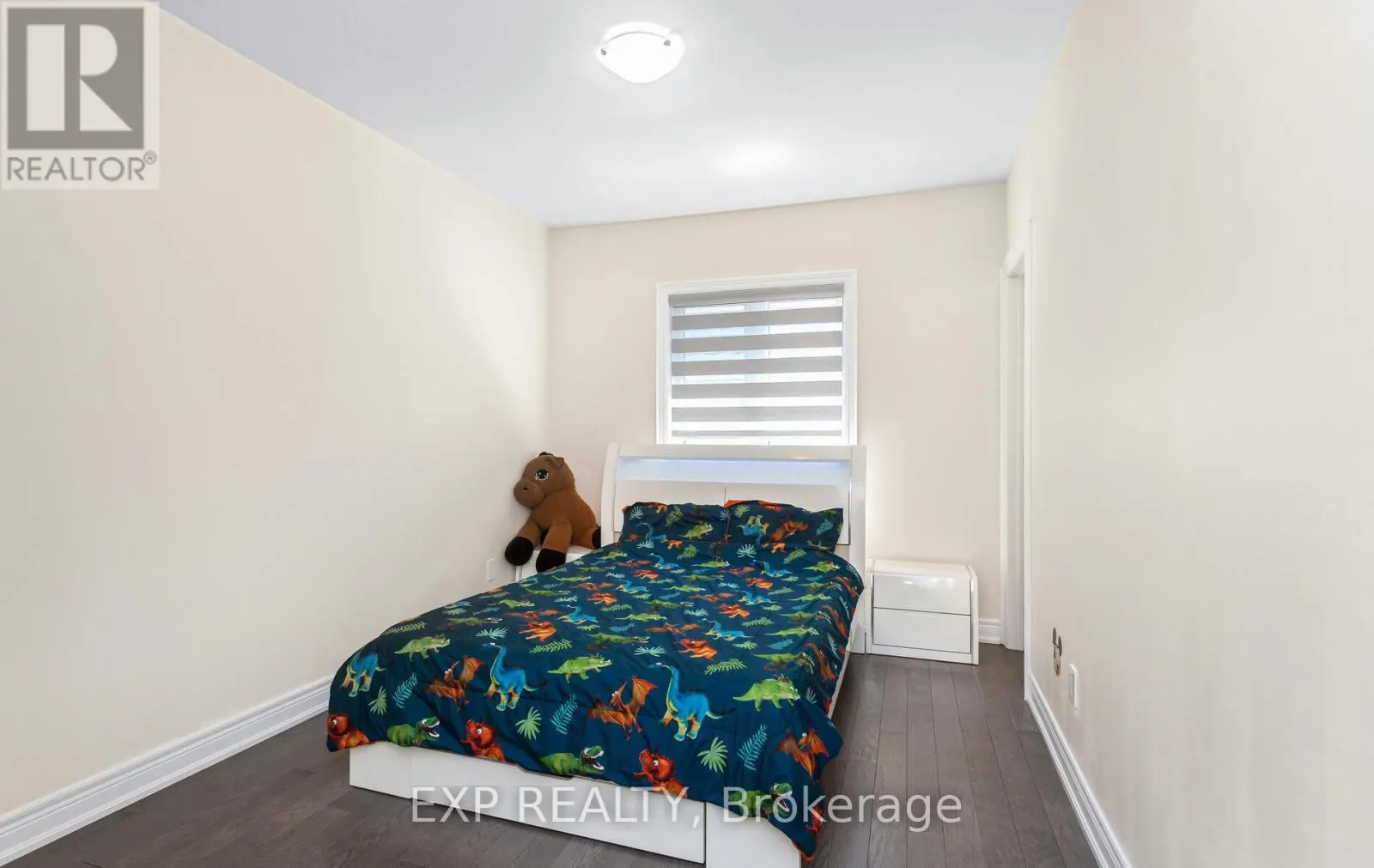 32 DAISY MEADOW CRESCENT