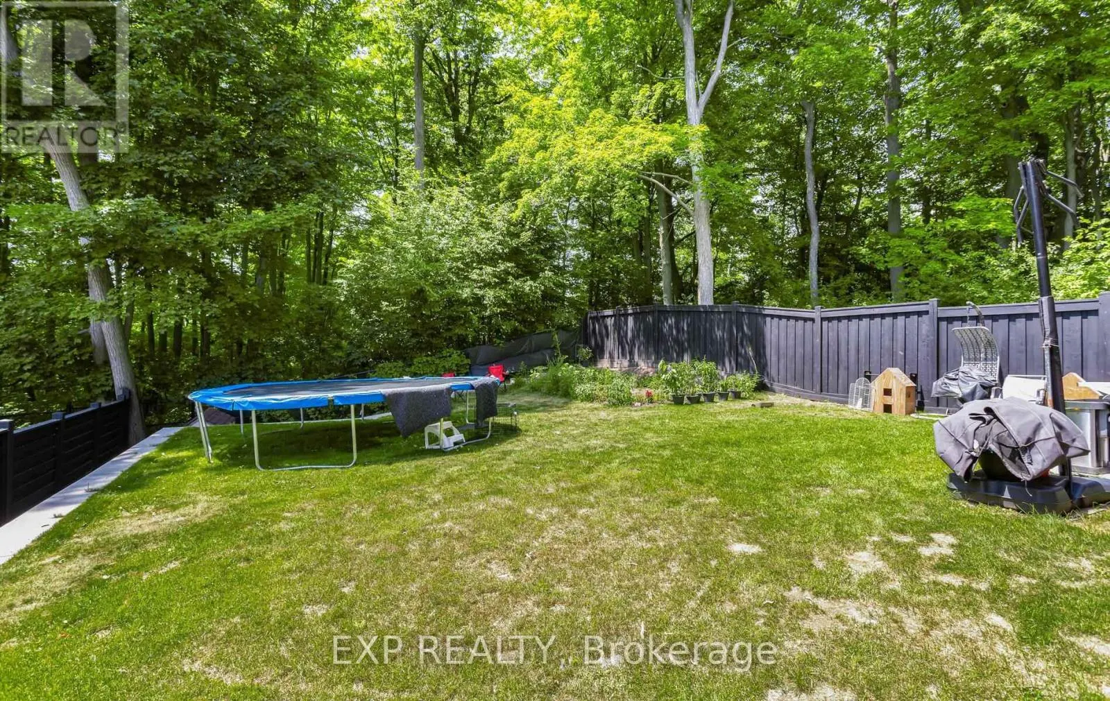 32 DAISY MEADOW CRESCENT