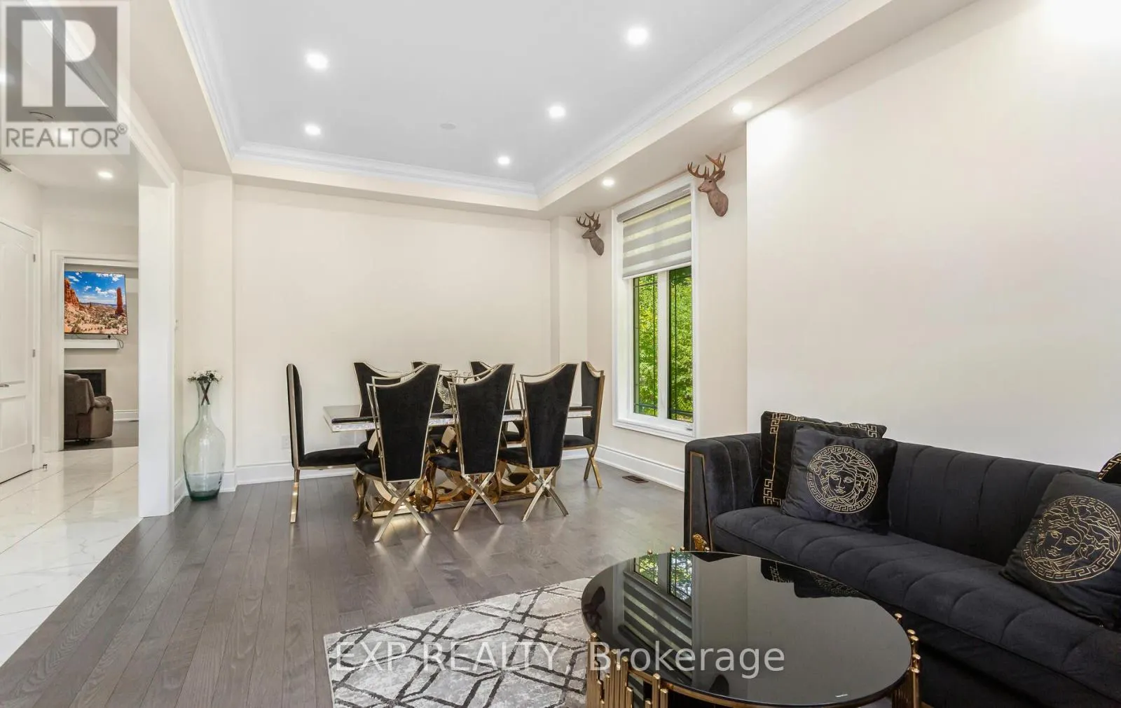 32 DAISY MEADOW CRESCENT