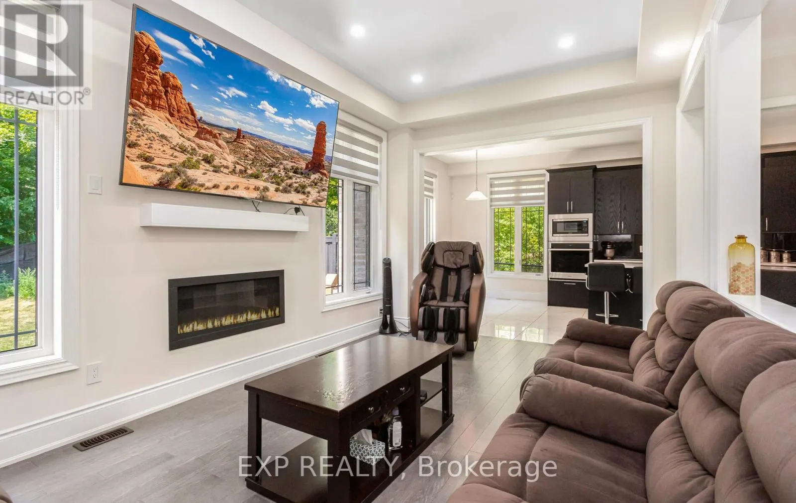 32 DAISY MEADOW CRESCENT