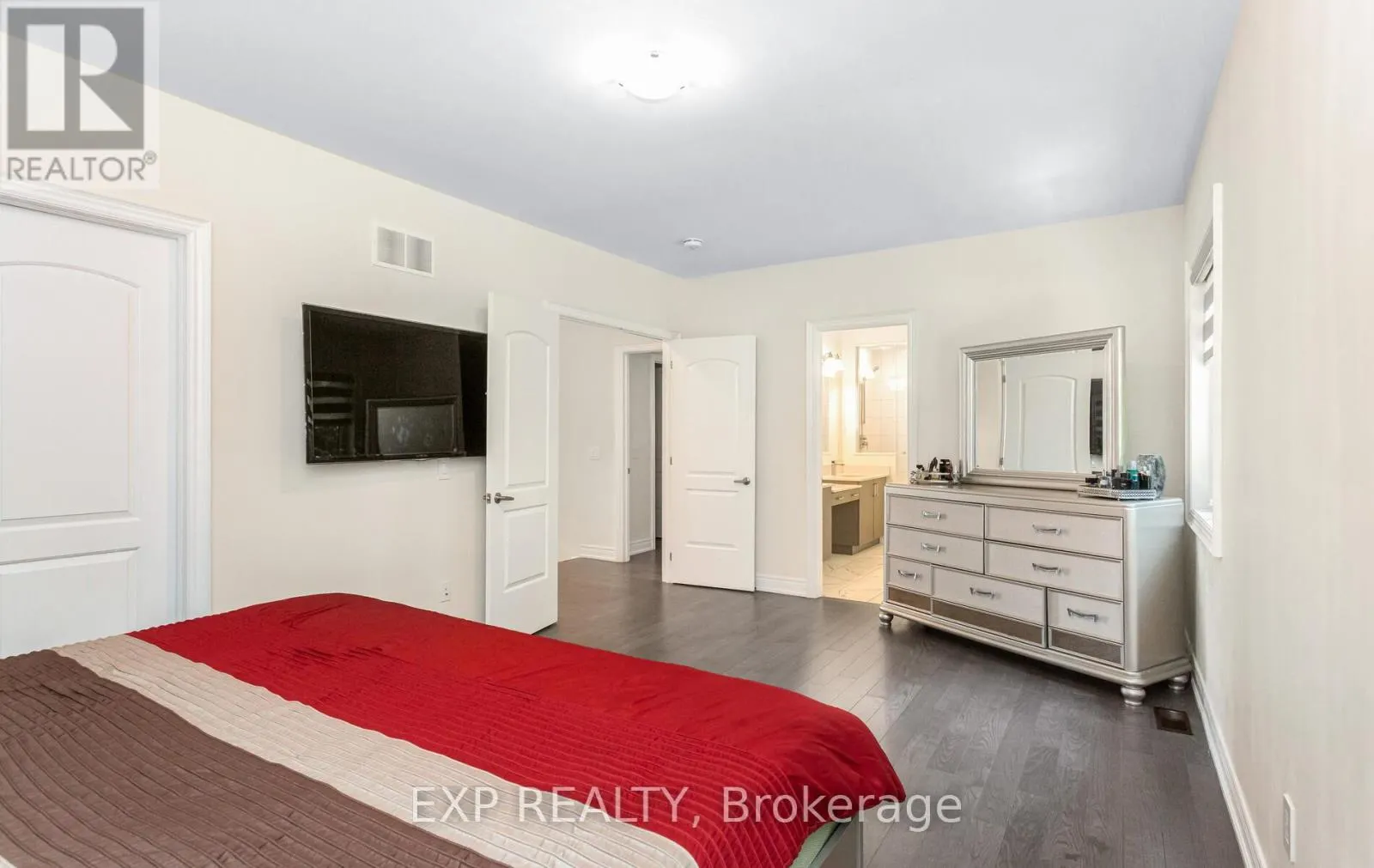32 DAISY MEADOW CRESCENT
