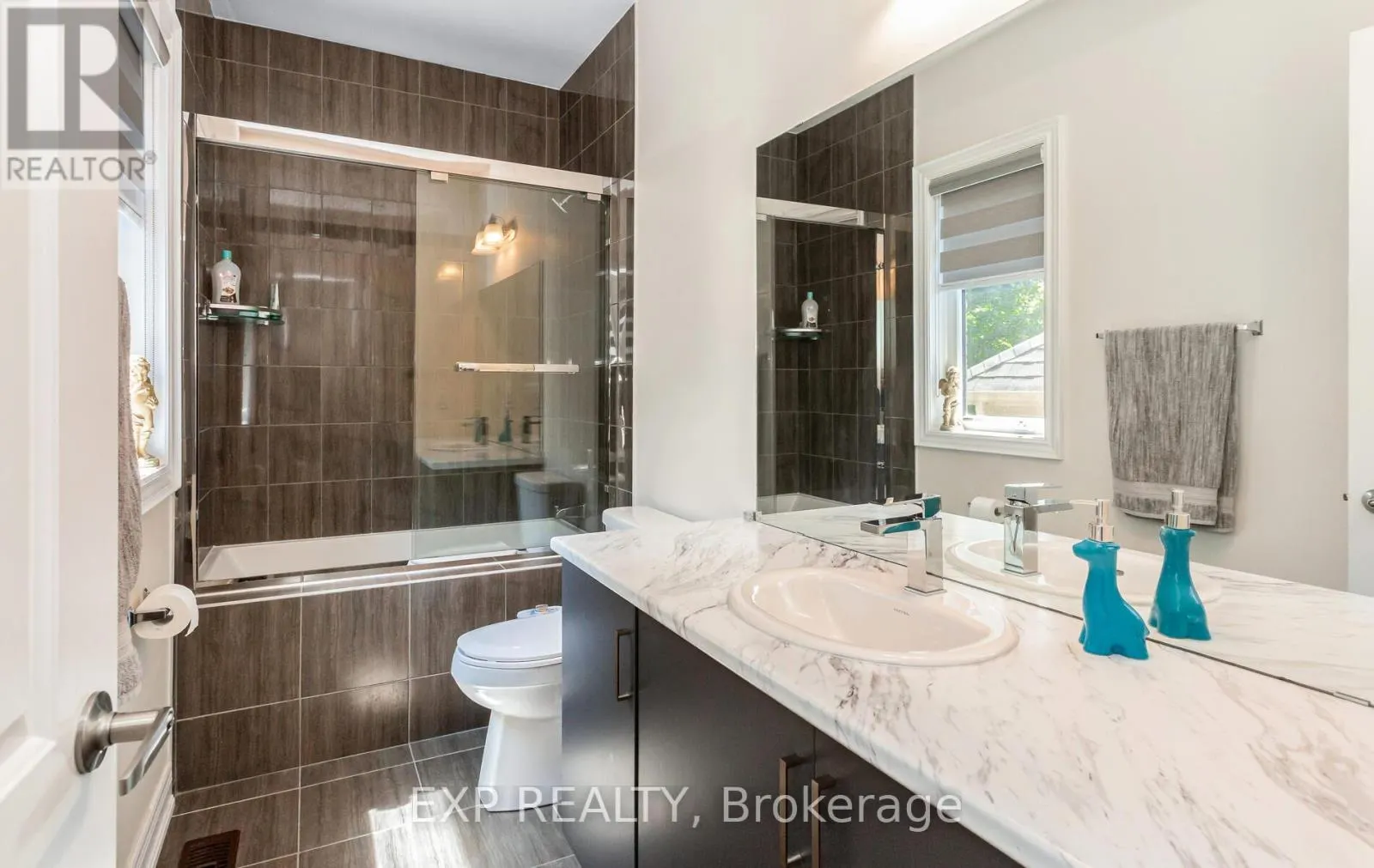 32 DAISY MEADOW CRESCENT