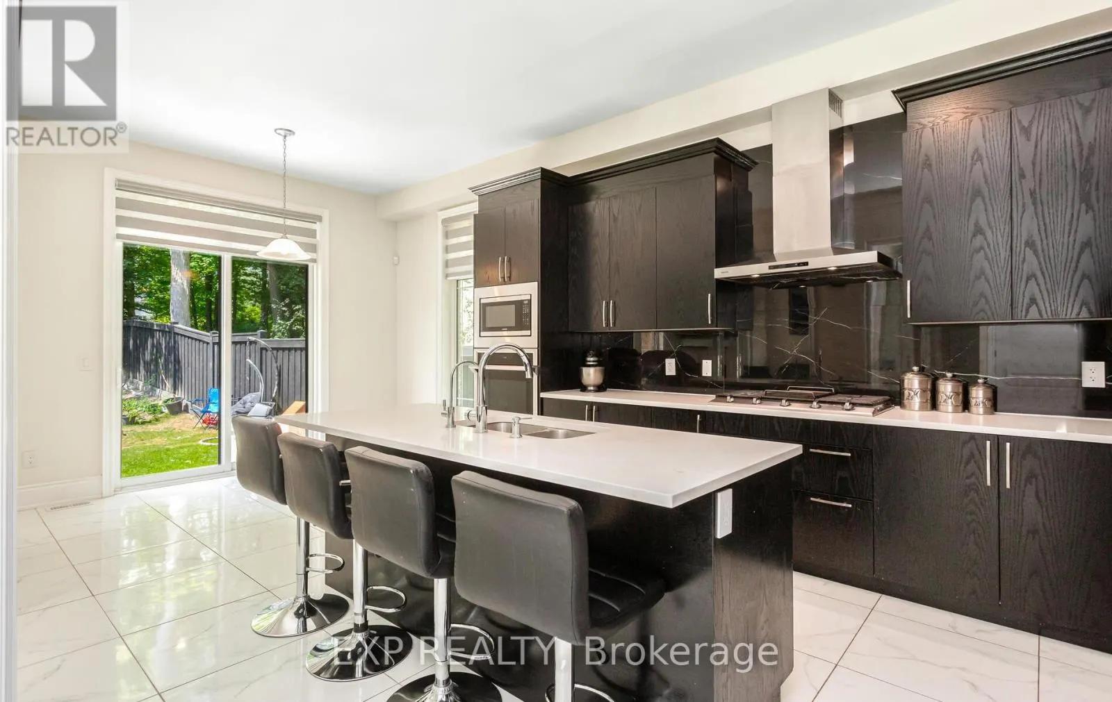 32 DAISY MEADOW CRESCENT