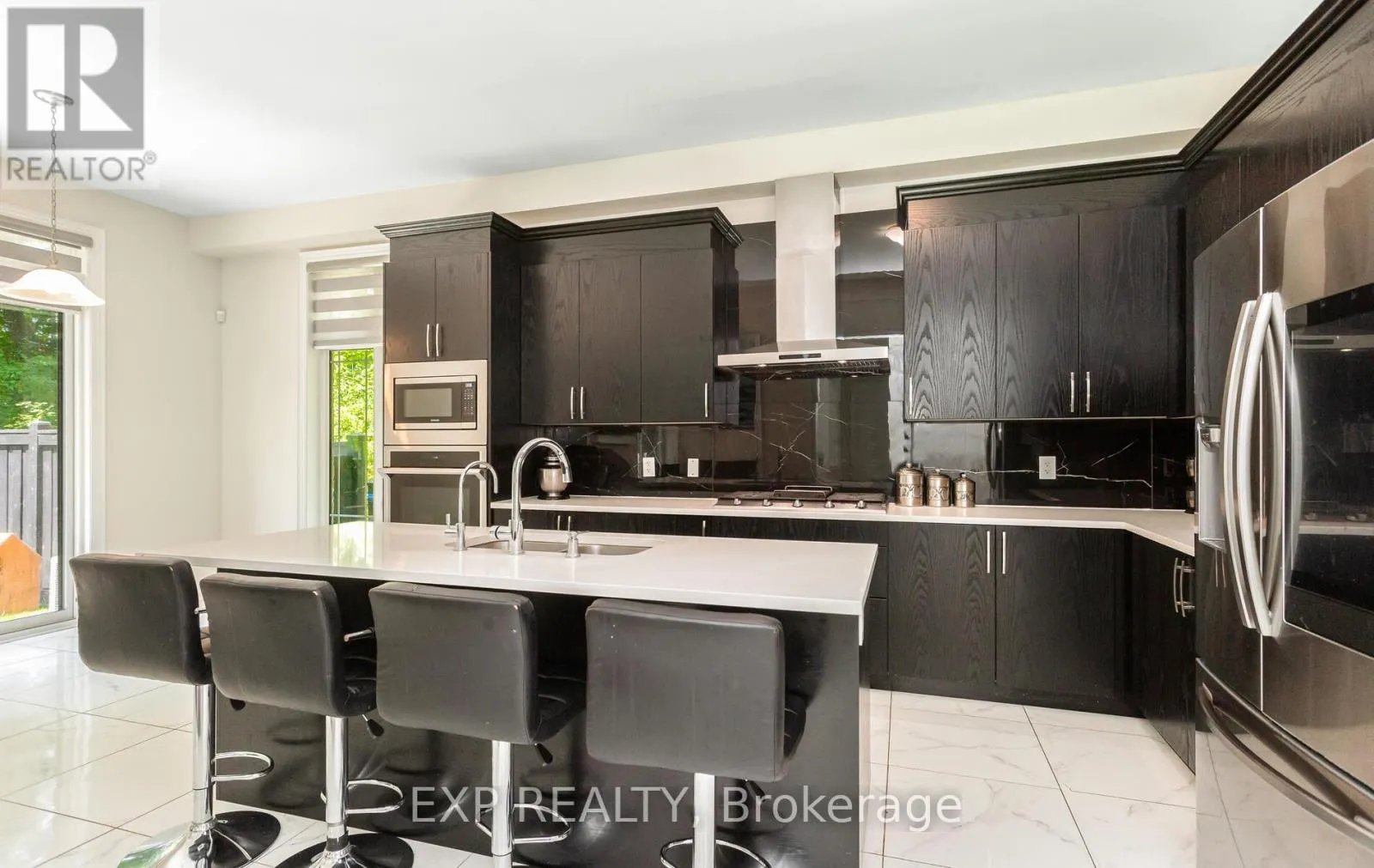 32 DAISY MEADOW CRESCENT