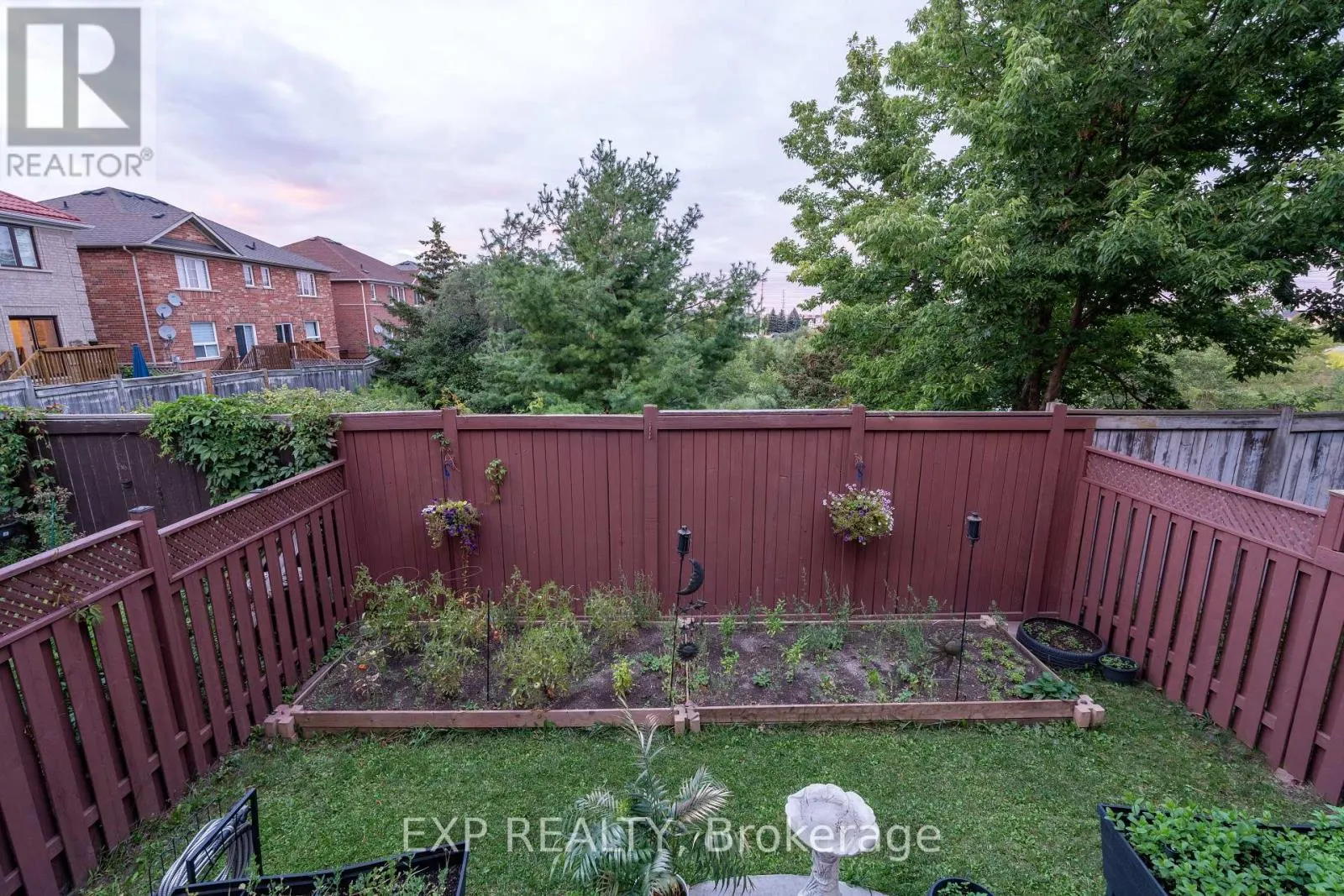 37 FARTHINGALE CRESCENT