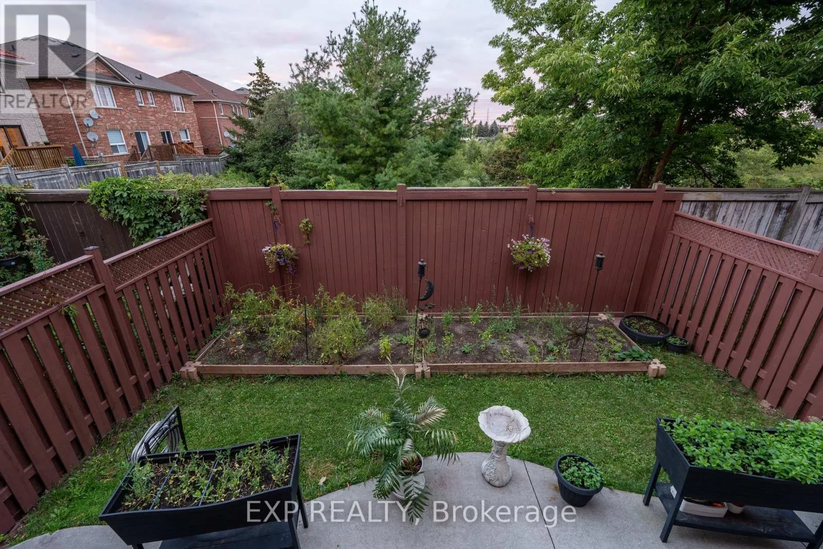 37 FARTHINGALE CRESCENT