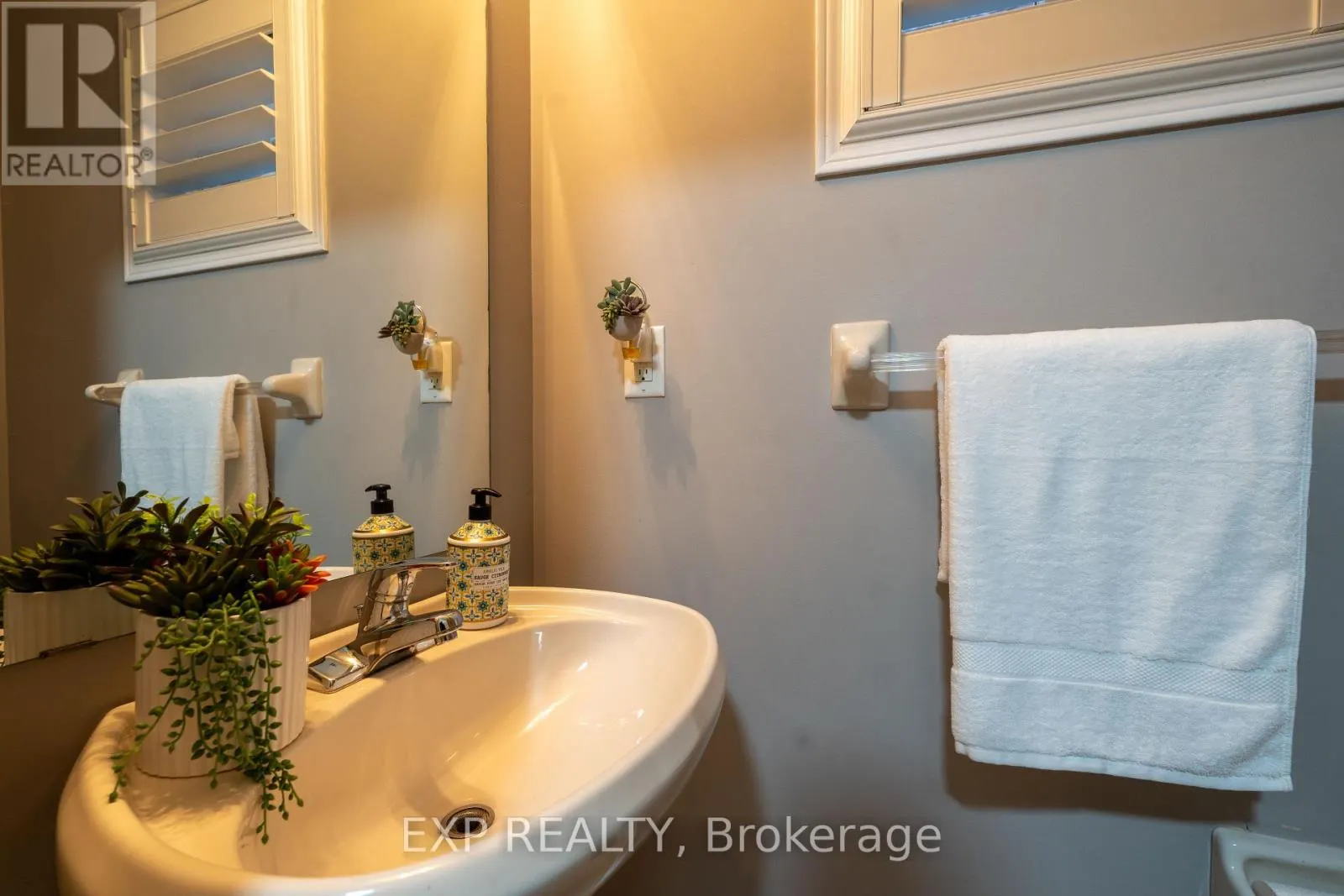 37 FARTHINGALE CRESCENT