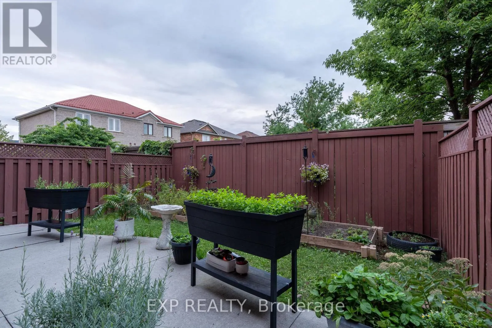 37 FARTHINGALE CRESCENT