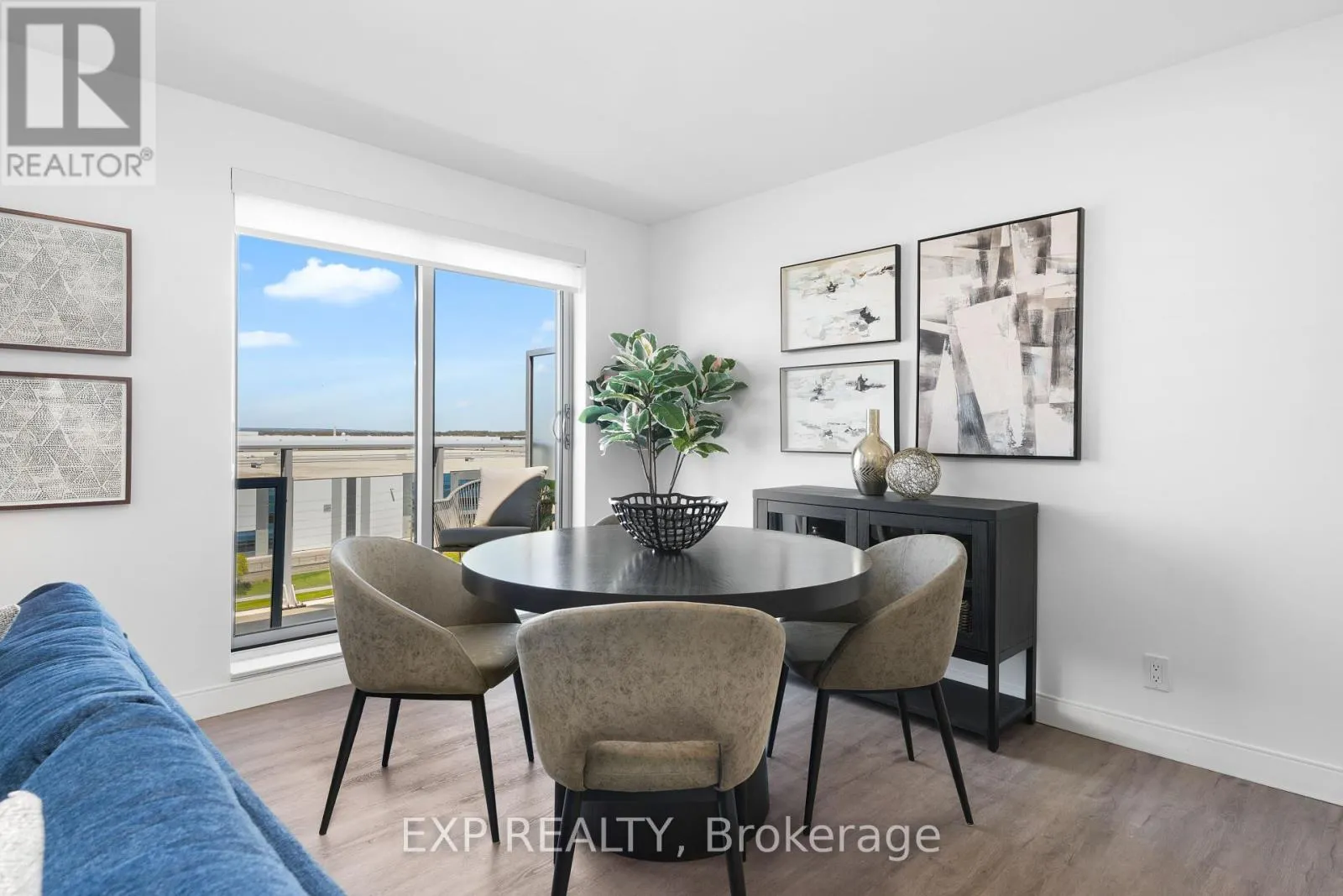 712 - 100 MANETT CRESCENT