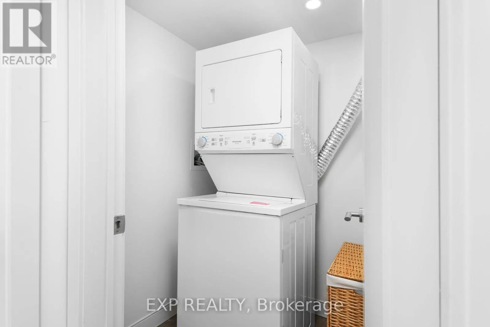404 - 100 MANETT CRESCENT