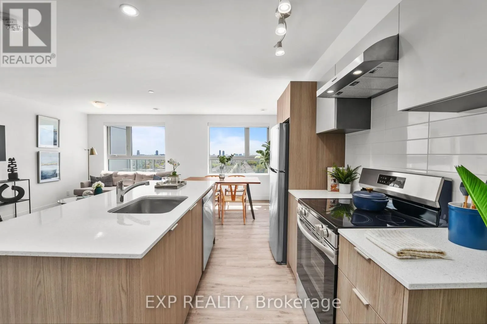 302 - 100 MANETT CRESCENT