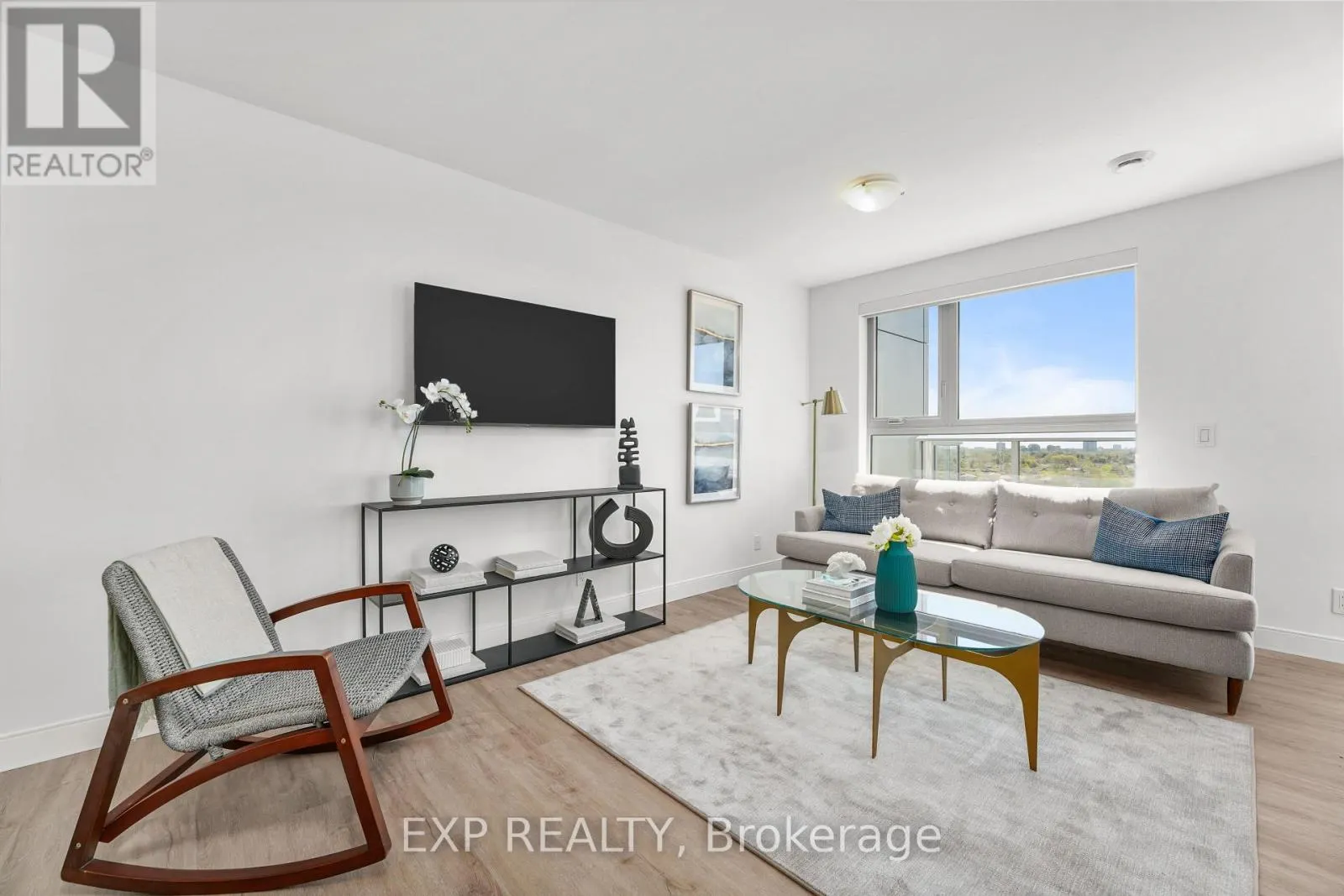 302 - 100 MANETT CRESCENT