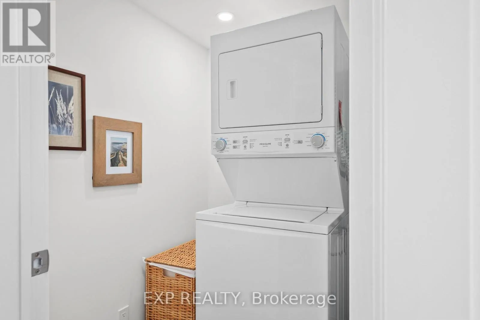 302 - 100 MANETT CRESCENT