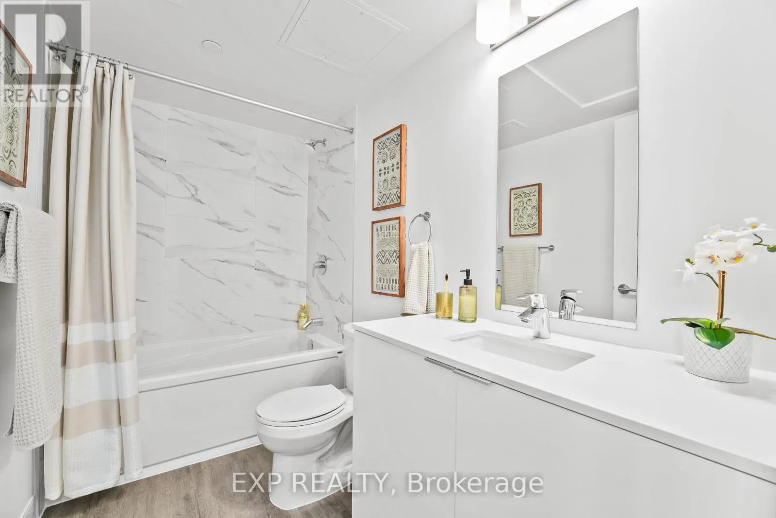 302 - 100 MANETT CRESCENT