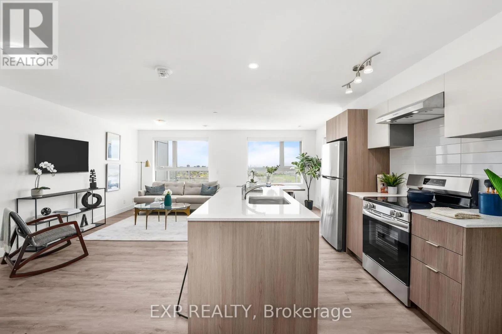 302 - 100 MANETT CRESCENT