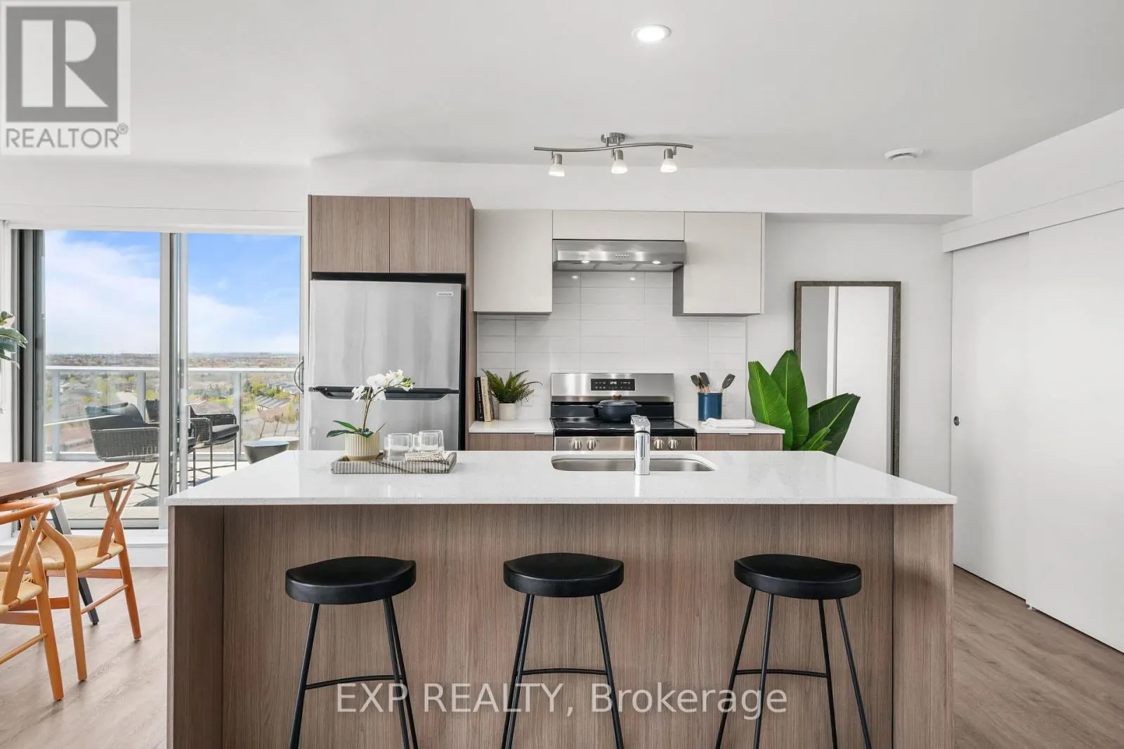 302 - 100 MANETT CRESCENT