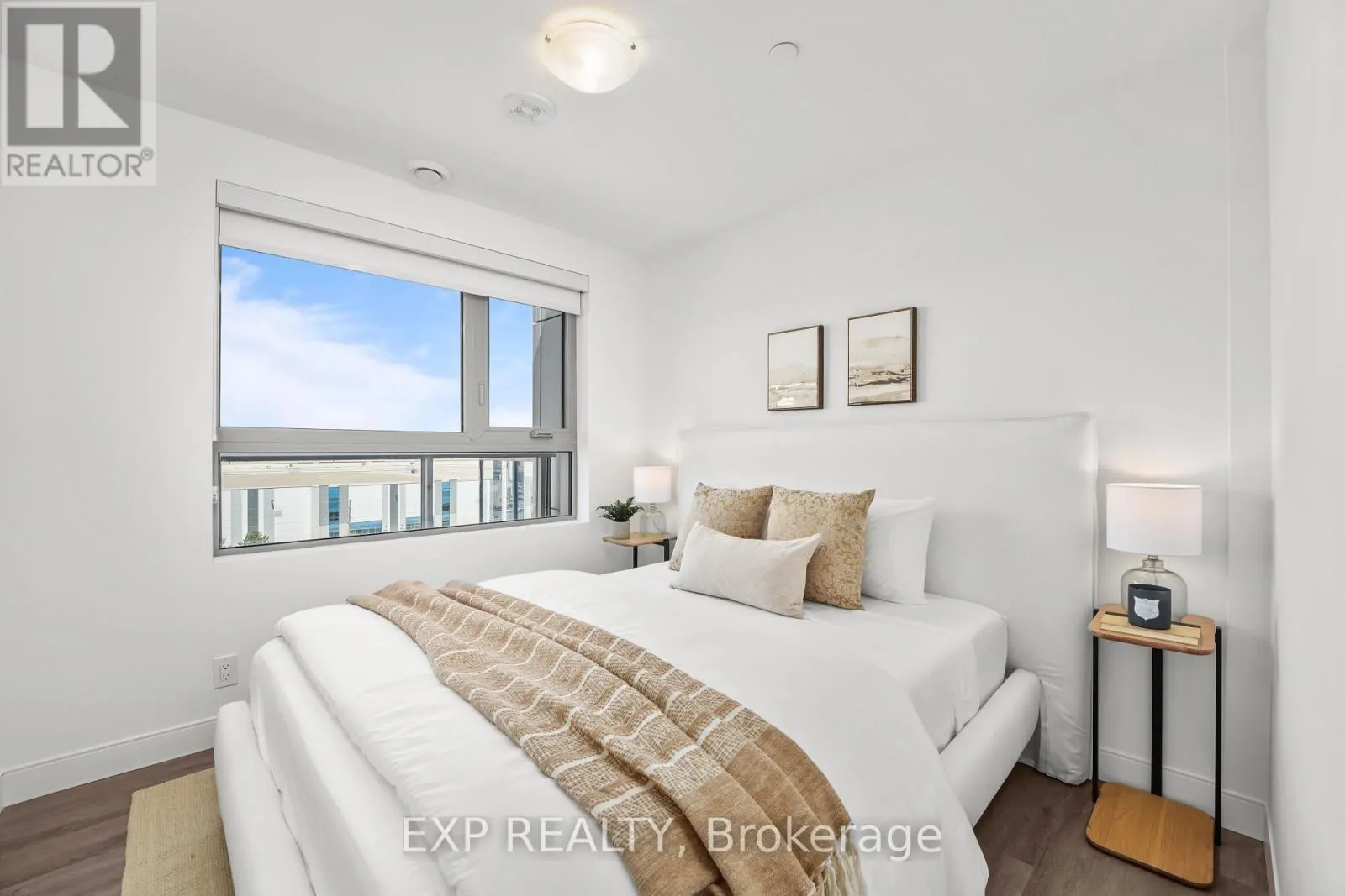 302 - 100 MANETT CRESCENT