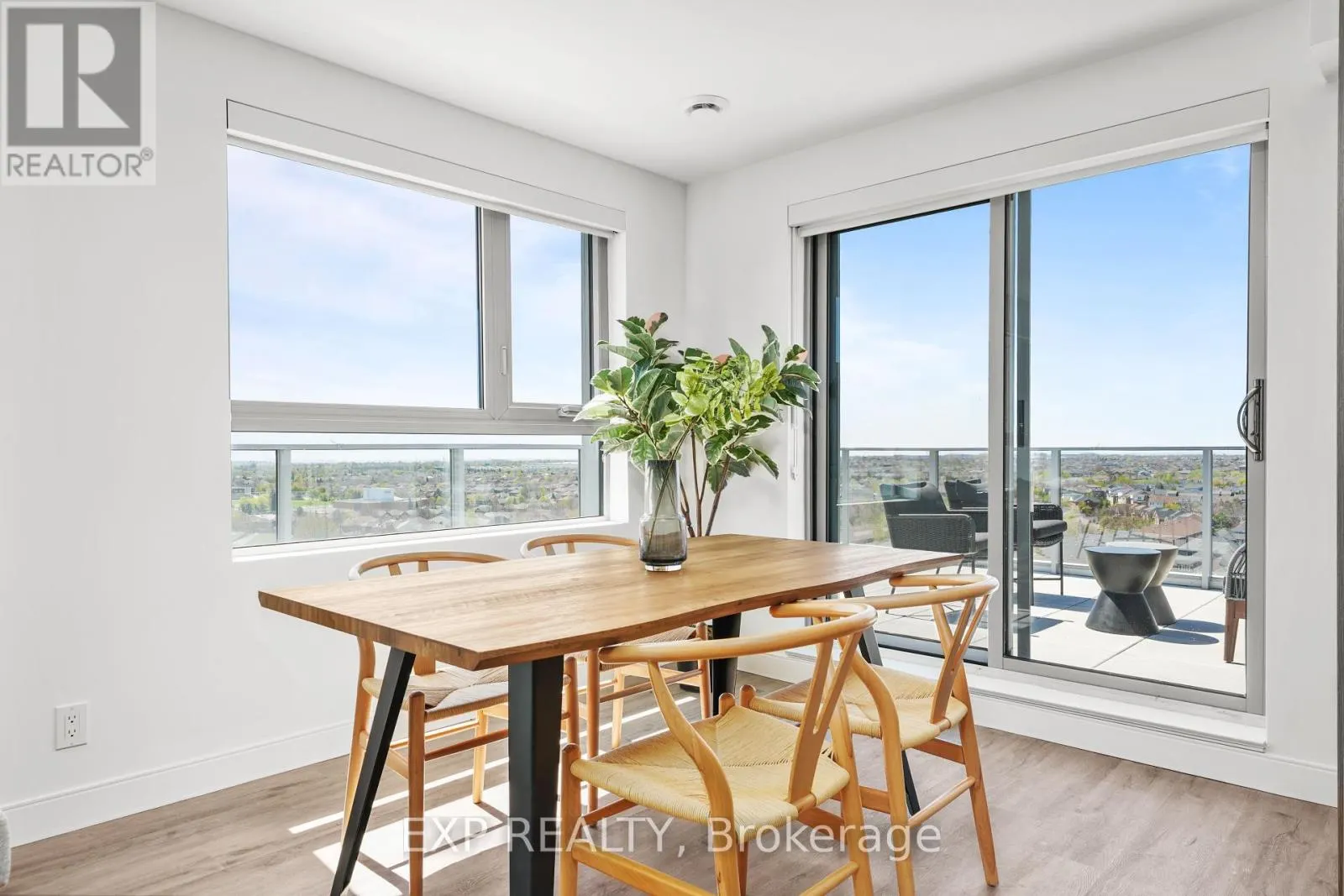 302 - 100 MANETT CRESCENT