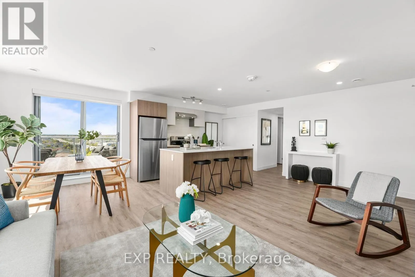 302 - 100 MANETT CRESCENT