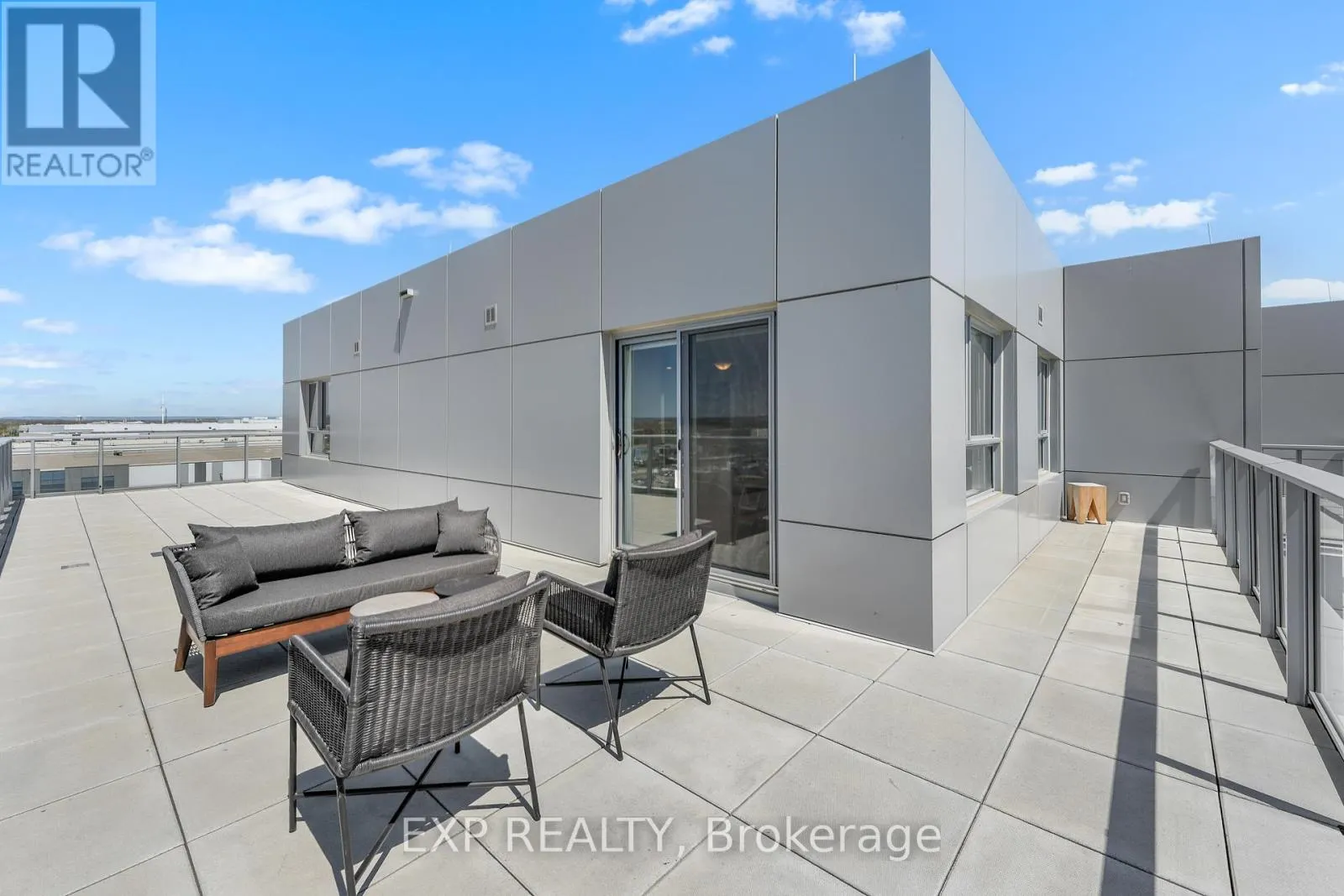 302 - 100 MANETT CRESCENT