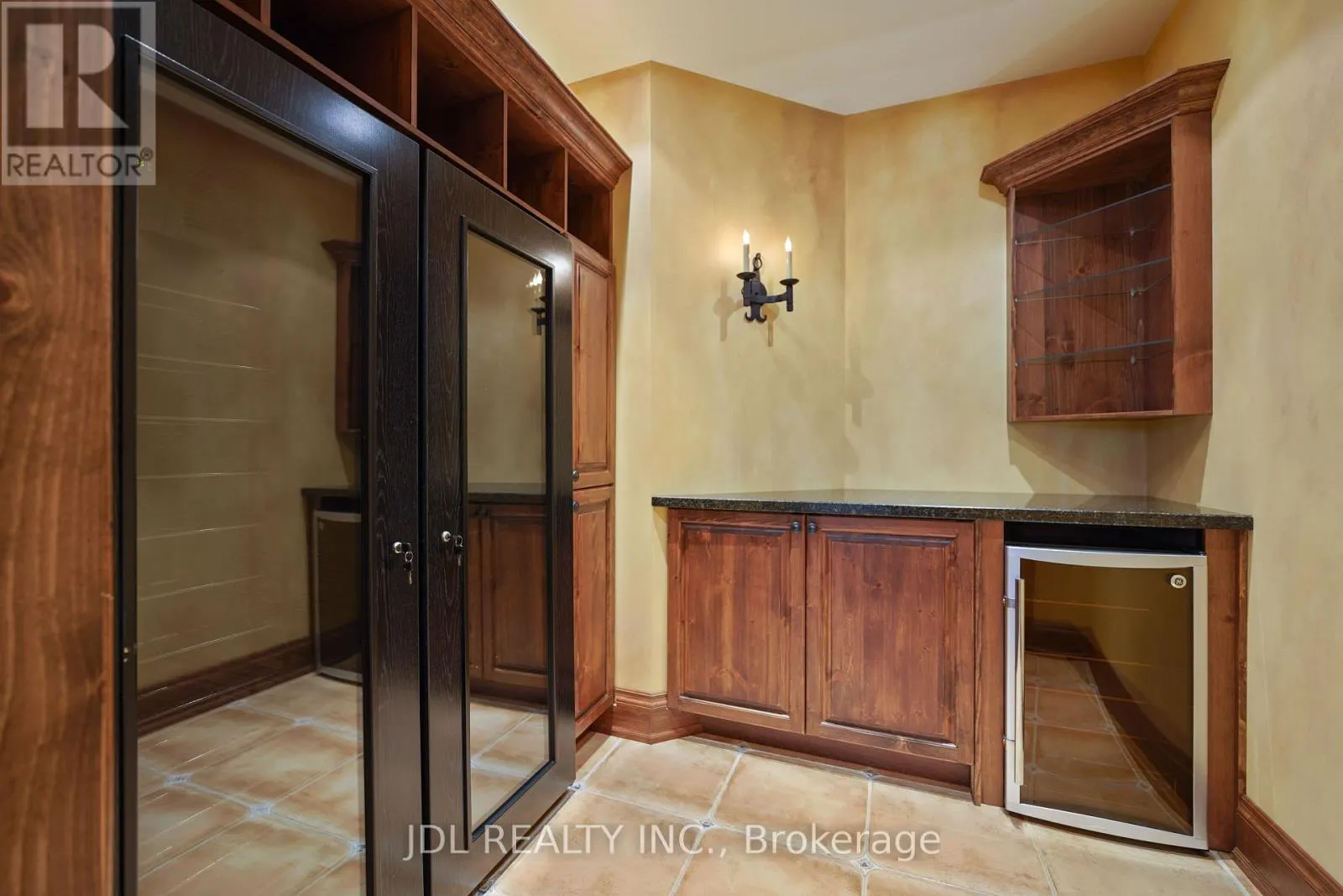 1283 LINDBURGH COURT