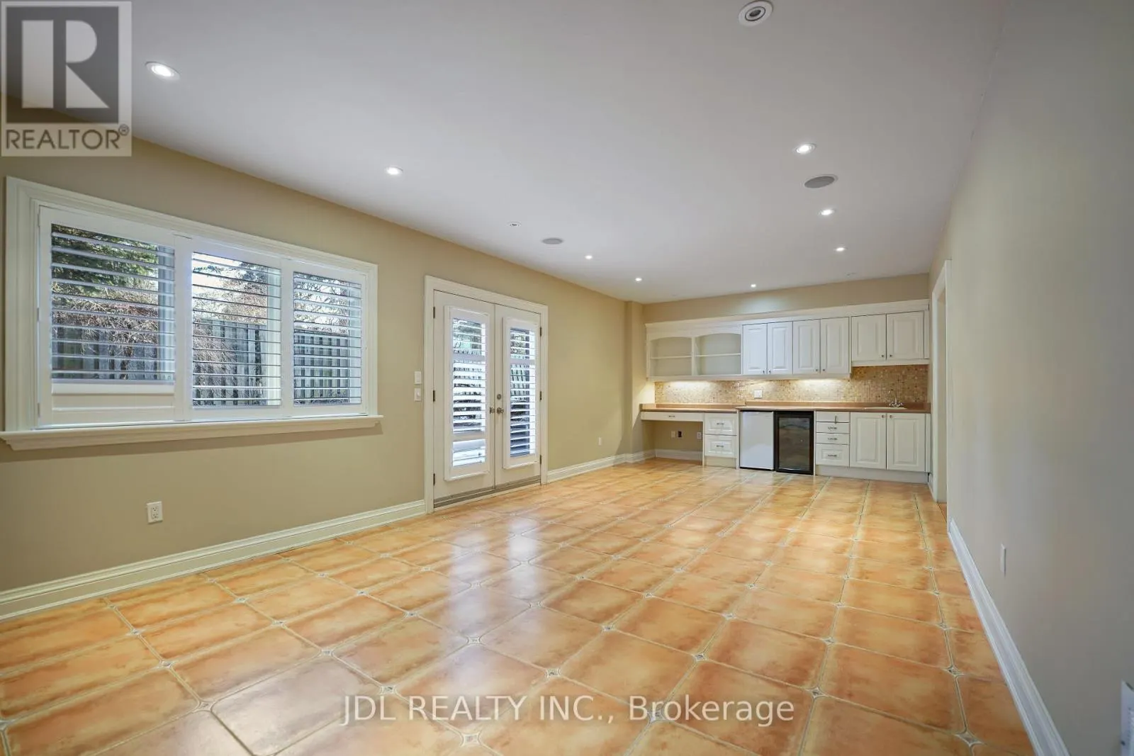 1283 LINDBURGH COURT