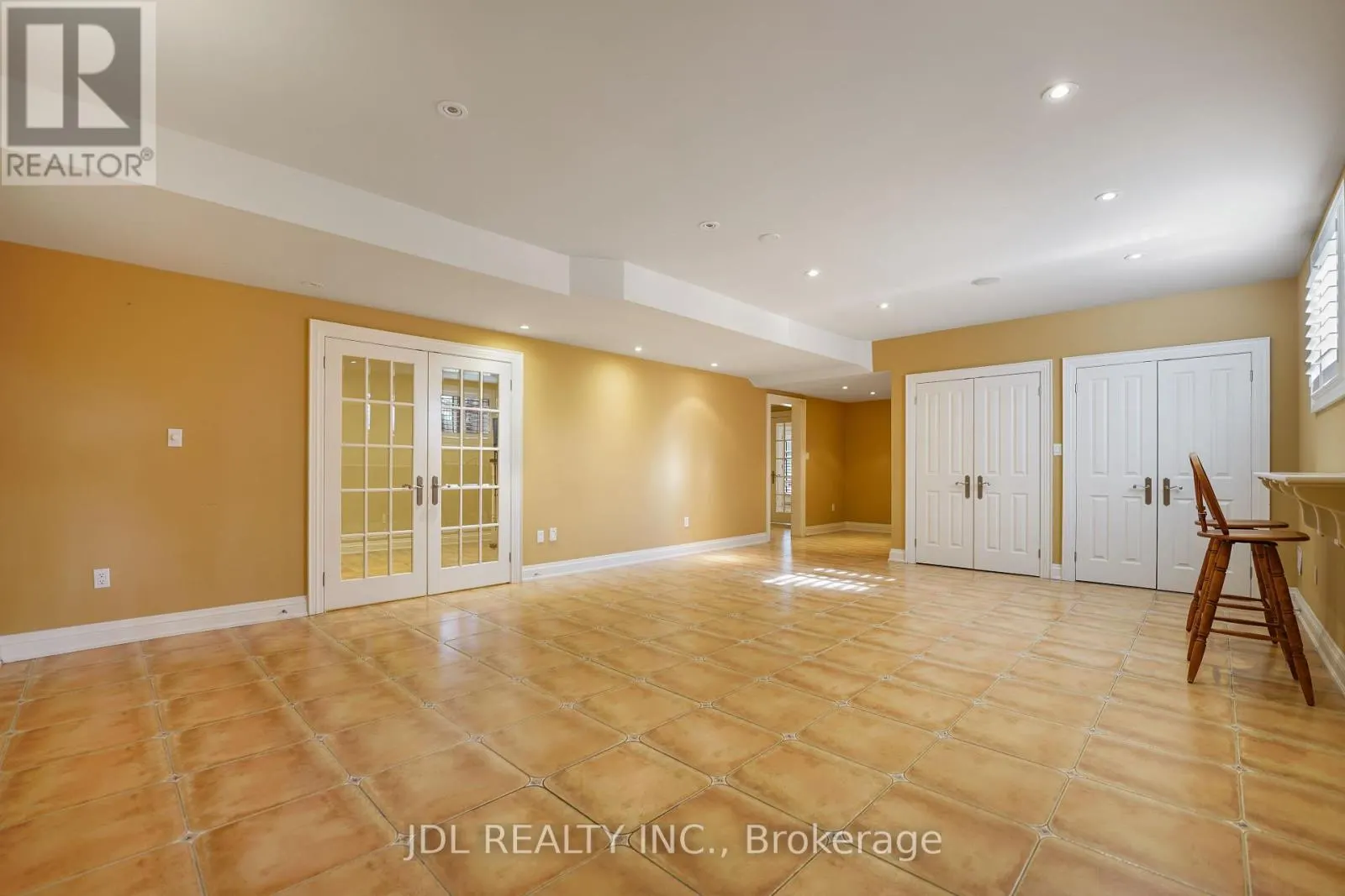 1283 LINDBURGH COURT