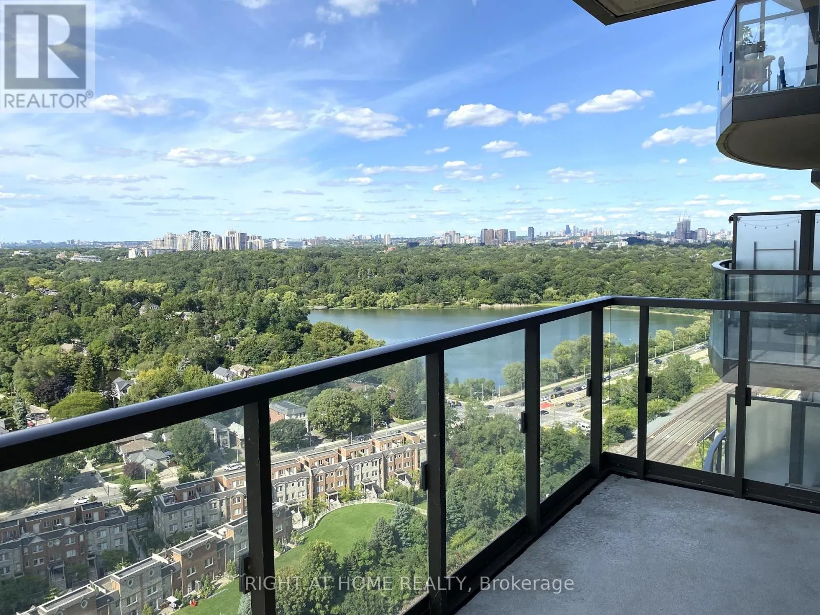 2912 - 1928 LAKESHORE BOULEVARD W