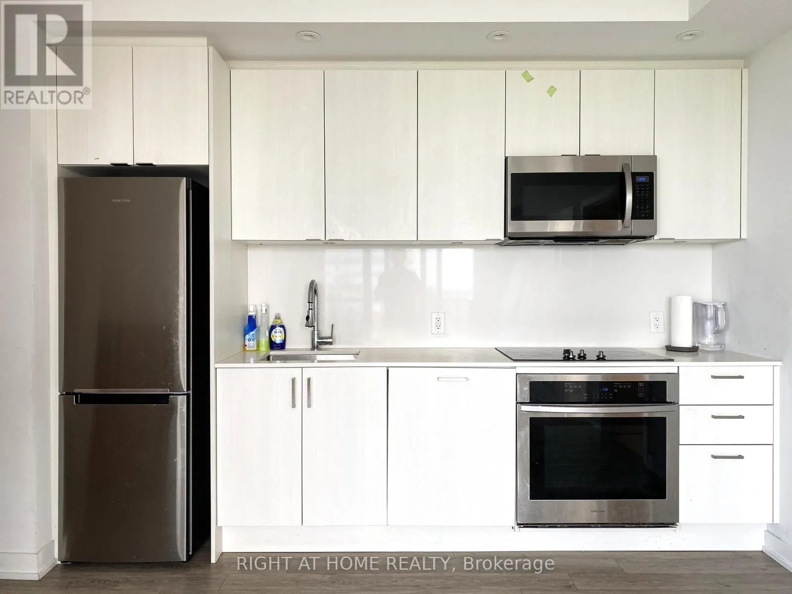 2912 - 1928 LAKESHORE BOULEVARD W
