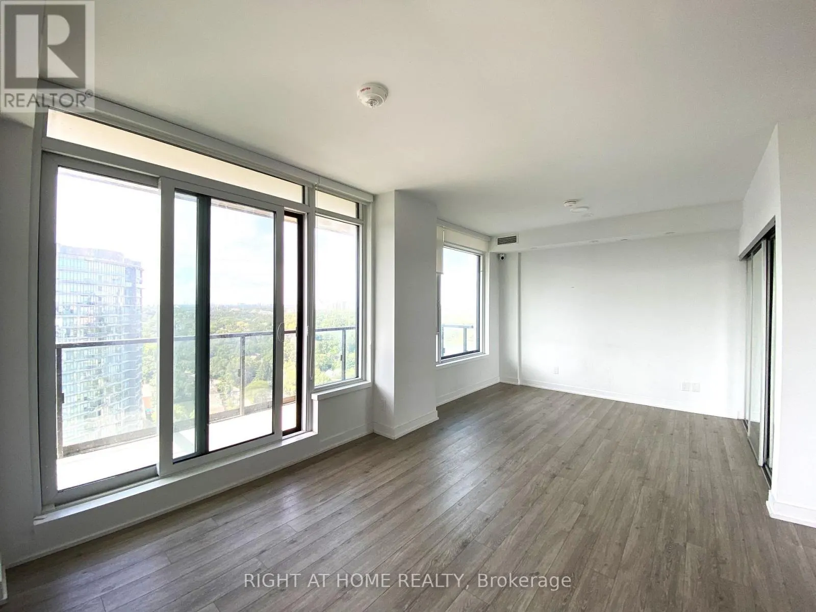 2912 - 1928 LAKESHORE BOULEVARD W