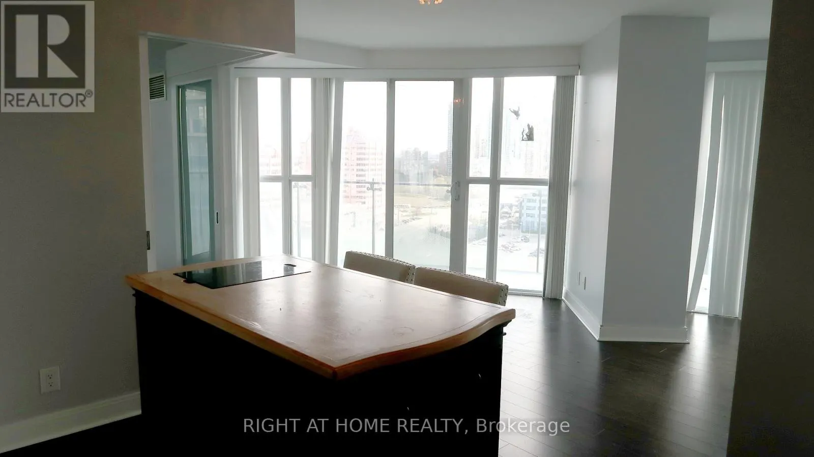 1606 - 50 ABSOLUTE AVENUE