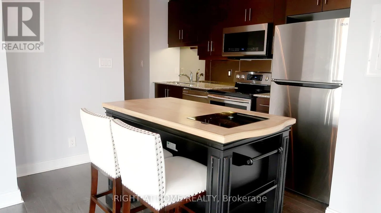 1606 - 50 ABSOLUTE AVENUE