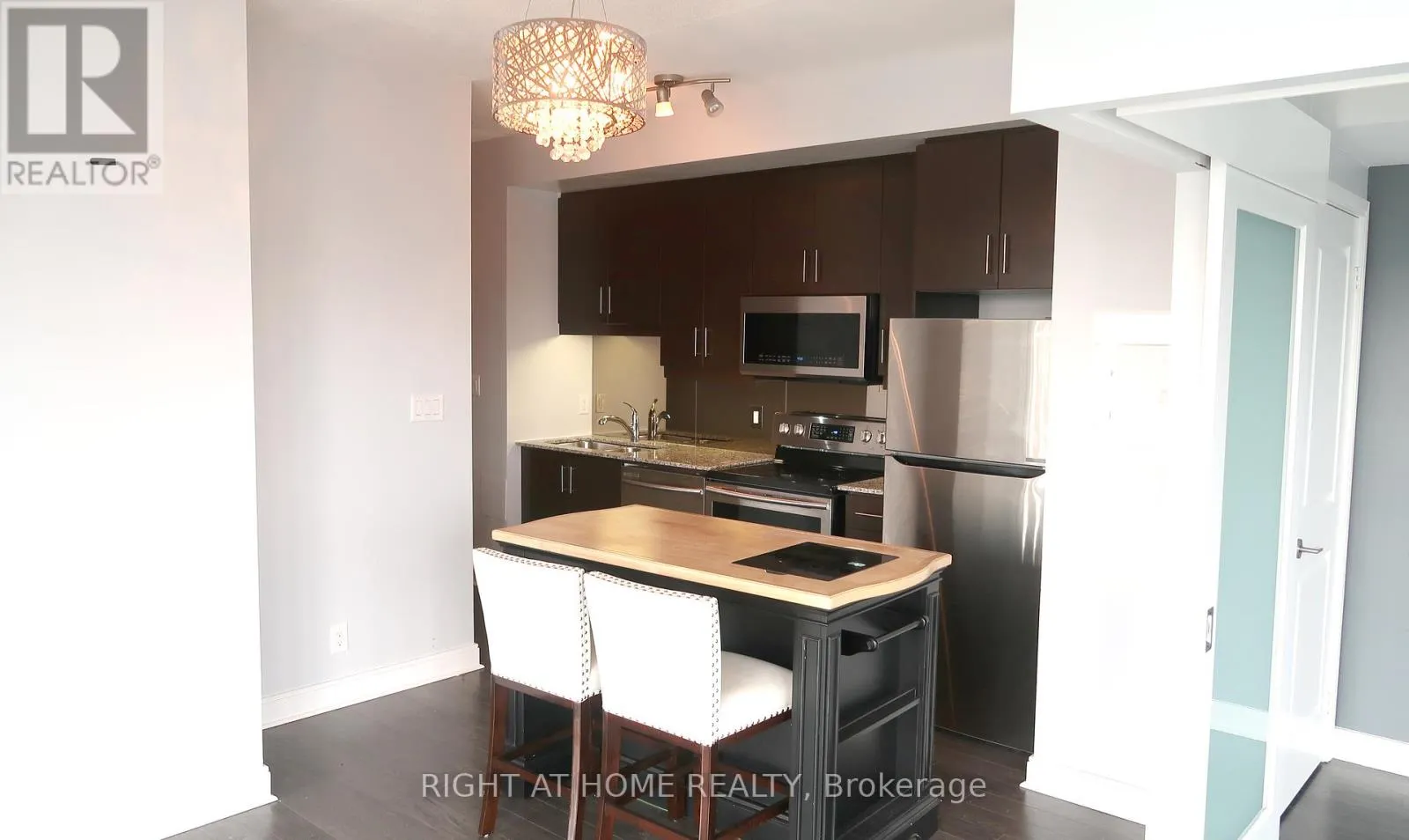 1606 - 50 ABSOLUTE AVENUE