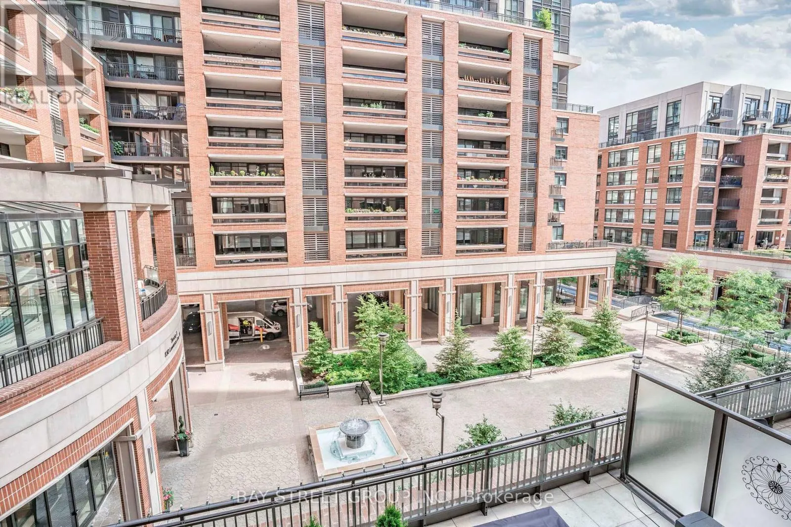 331 - 830 LAWRENCE AVE AVENUE W