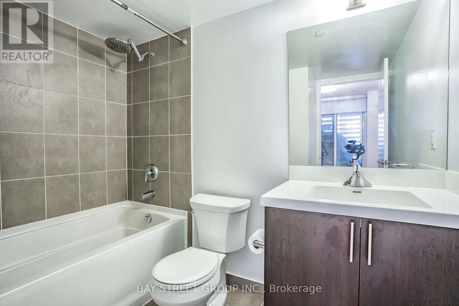 331 - 830 LAWRENCE AVE AVENUE W