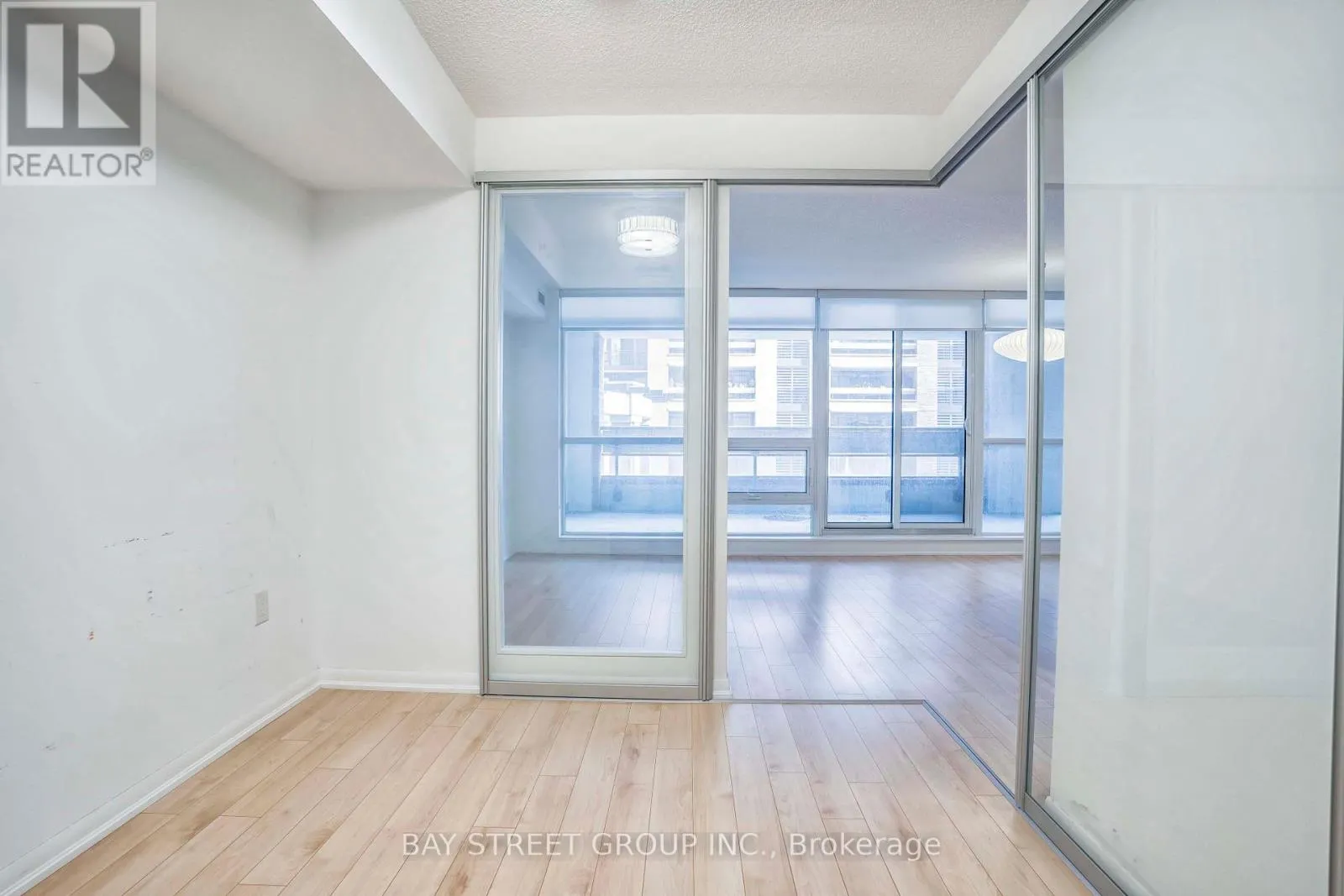 331 - 830 LAWRENCE AVE AVENUE W